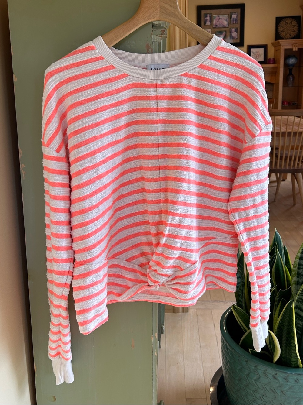 Evereve Women’s Noah Stripe Sweatshirt Neon Coral/Cream Oversized Size Medium - Picture 14 of 15